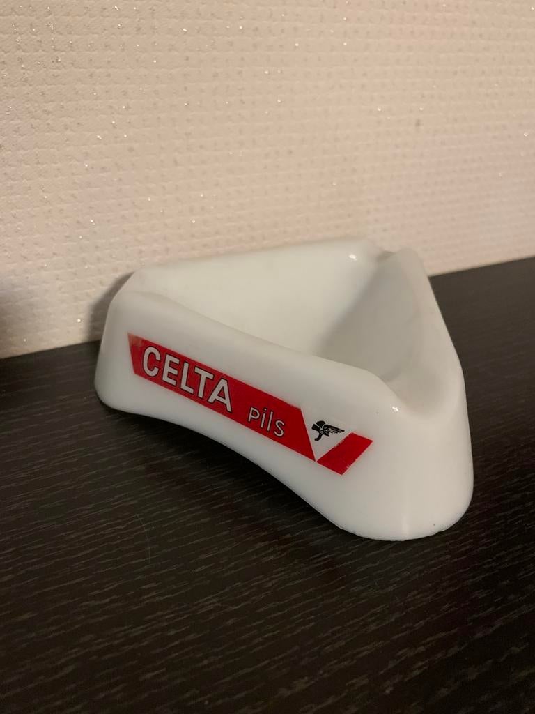Vintage keramische asbak celta pils, Verzamelen, Merken en Reclamevoorwerpen, Ophalen of Verzenden, Zo goed als nieuw