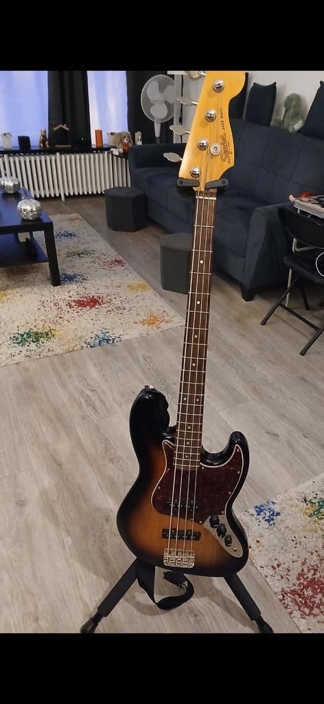 Bass gitaar, Ophalen