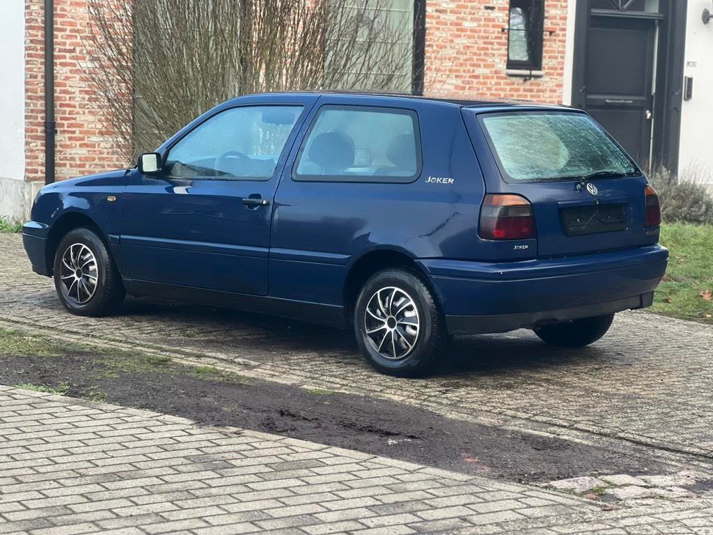 Volkswagen golf 3 1.6 benzine 183000 km 800€, Auto's, Stof, Zwart, Blauw, Bedrijf