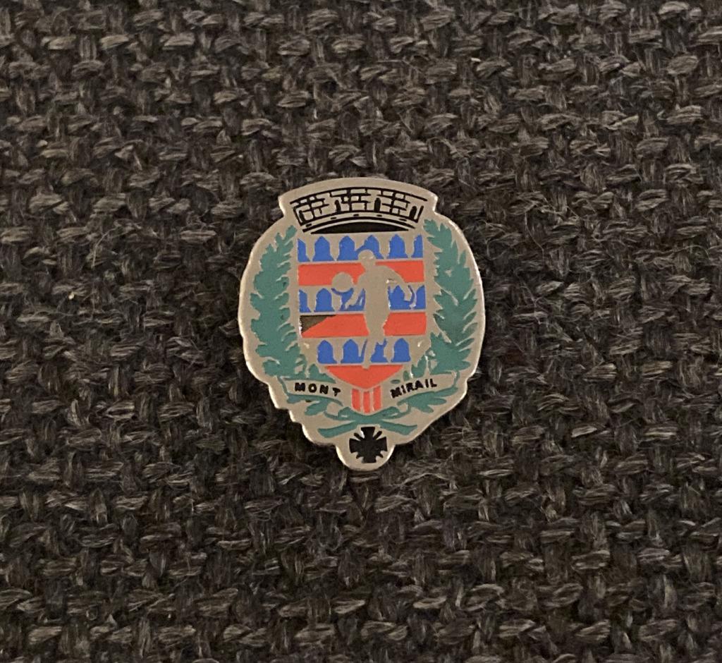 PIN - MONTMIRAIL - FOOTBALL - VOETBAL, Envoi, Utilisé, Sport, Insigne ou Pin's