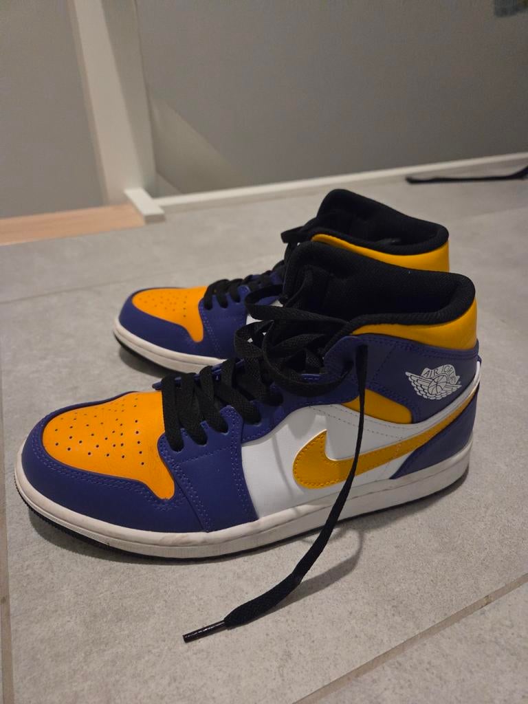 Jordanie 1 membre Lakers, Enlèvement