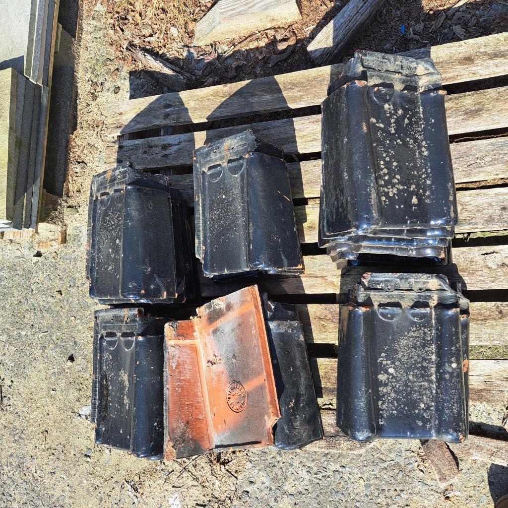 gevelpannen, Ophalen, Steen of Klei, Zwart, Zo goed als nieuw