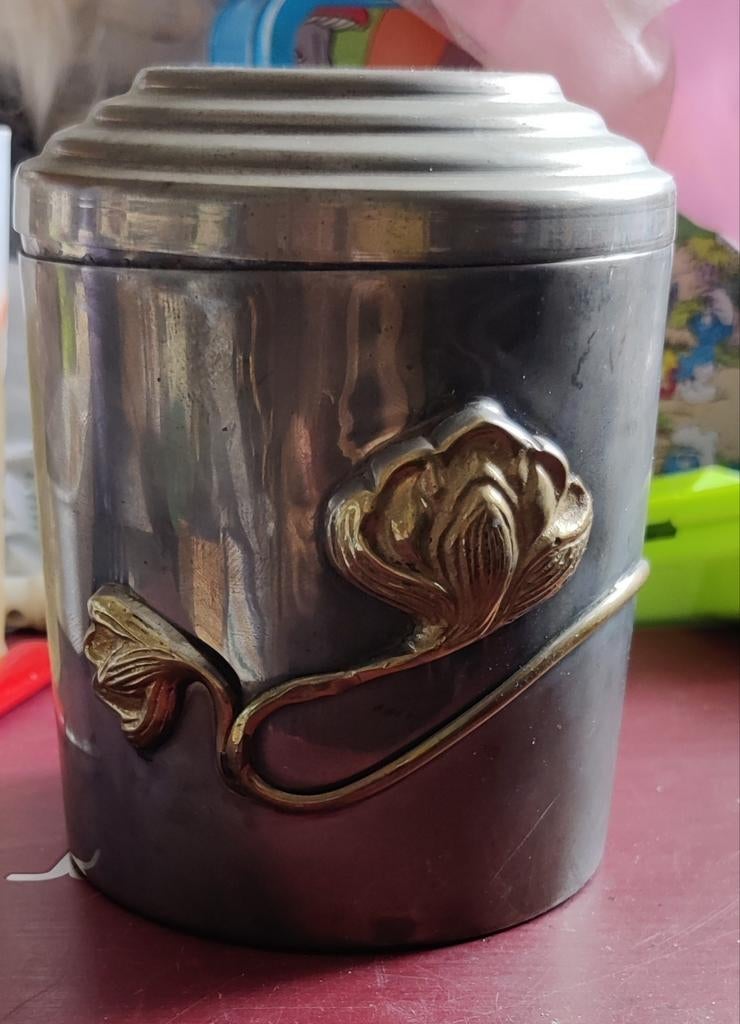 Boîte à tabac ou a thé vintage, Enlèvement