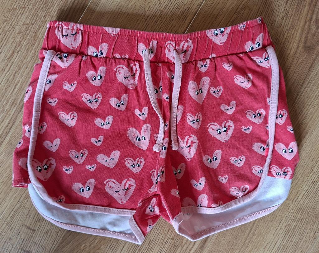 Someone rode short hartjes 122, Kinderen en Baby's, Kinderkleding | Maat 122, Broek, Meisje, Ophalen of Verzenden, Zo goed als nieuw