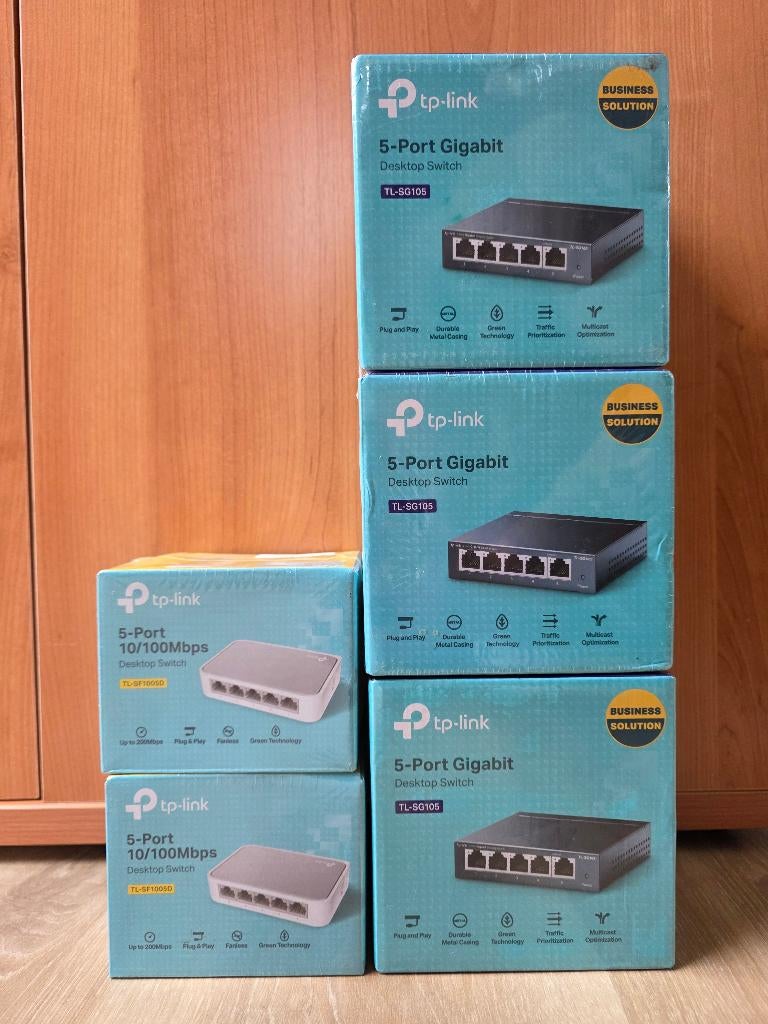 5 TP‑Link switches – 3 TL‑SG105 + 2 TL‑SF1005D, Enlèvement ou Envoi, Neuf