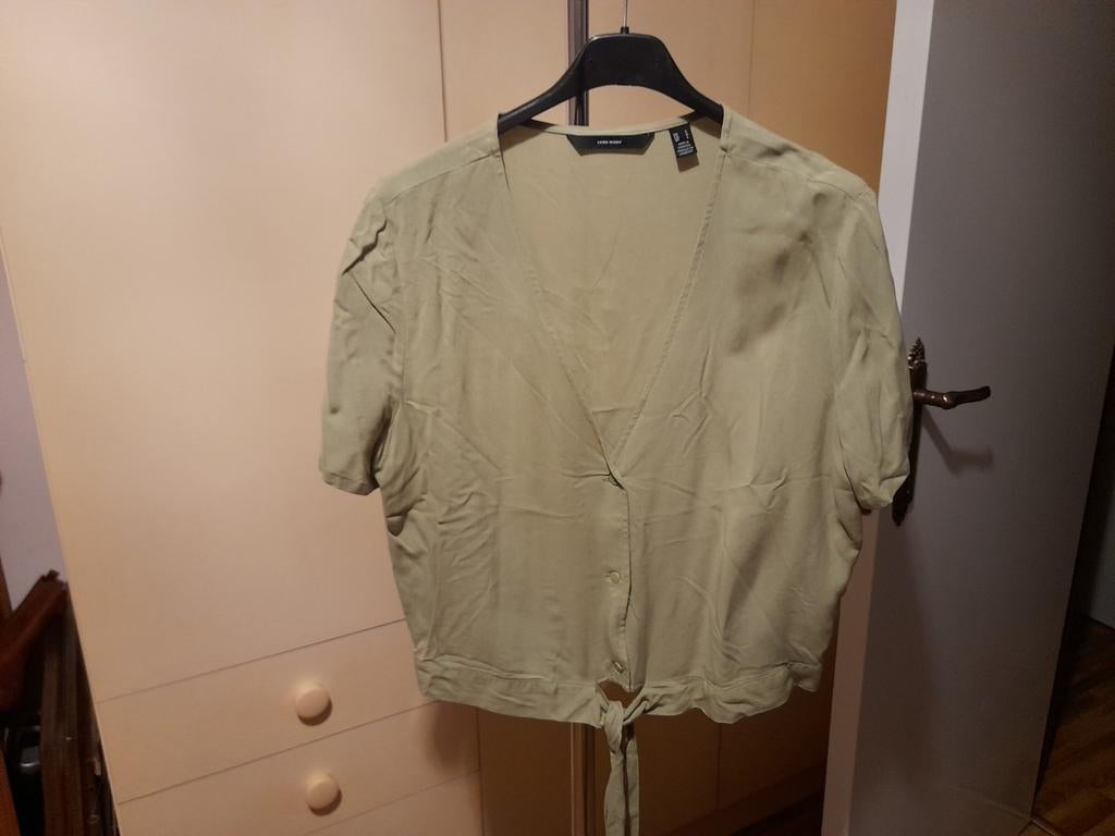 Blouse à manches courtes. Pas de services de messagerie ni d, Enlèvement ou Envoi, Comme neuf