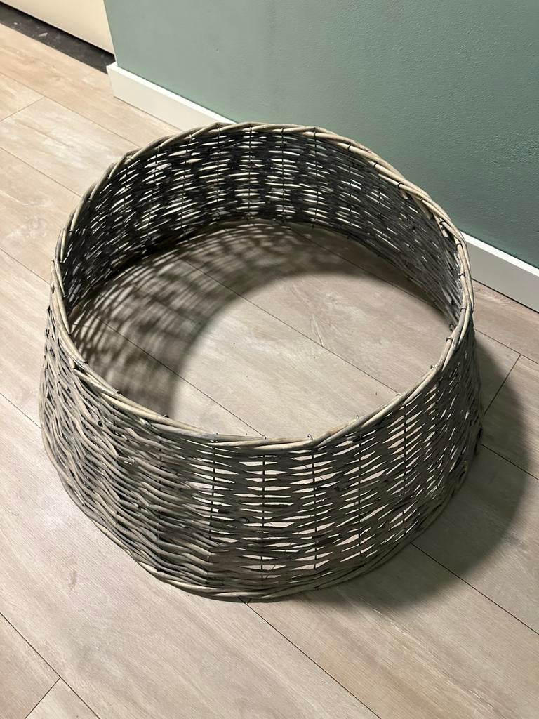 Kerstboomrok, riet 28cm h en diameter 0,50 boven 0,69 onder, Ophalen, Zo goed als nieuw