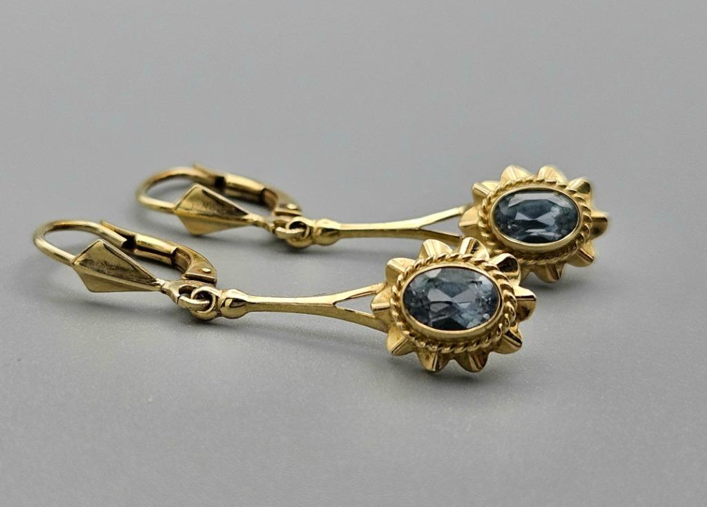 Gouden Vintage oorbellen met aquamarijn. 202/30, Handtassen en Accessoires, Oorbellen, Hangers, Ophalen of Verzenden, Zo goed als nieuw
