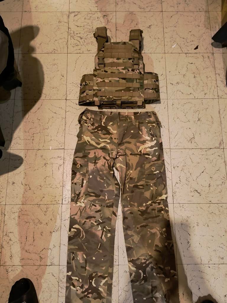 NIEUW Multicam plate carrier en broek (maat 32/32), Enlèvement ou Envoi
