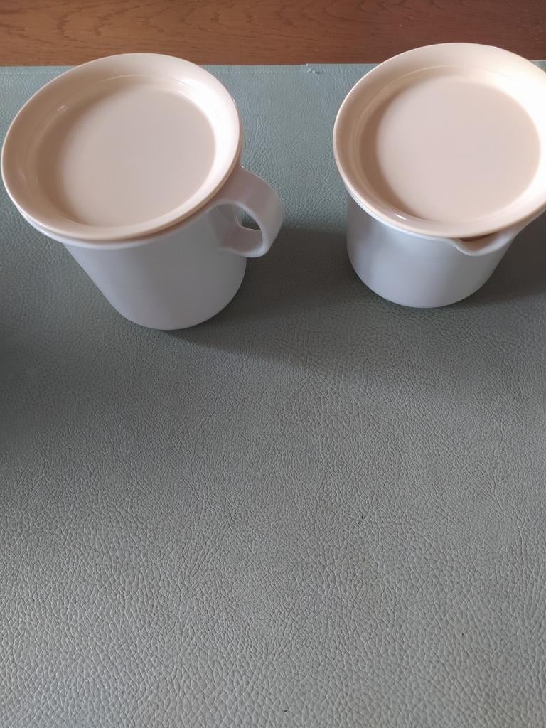 4 stuks tupperware 2 melkkannetjes ,2 suikerpotjes, Ophalen