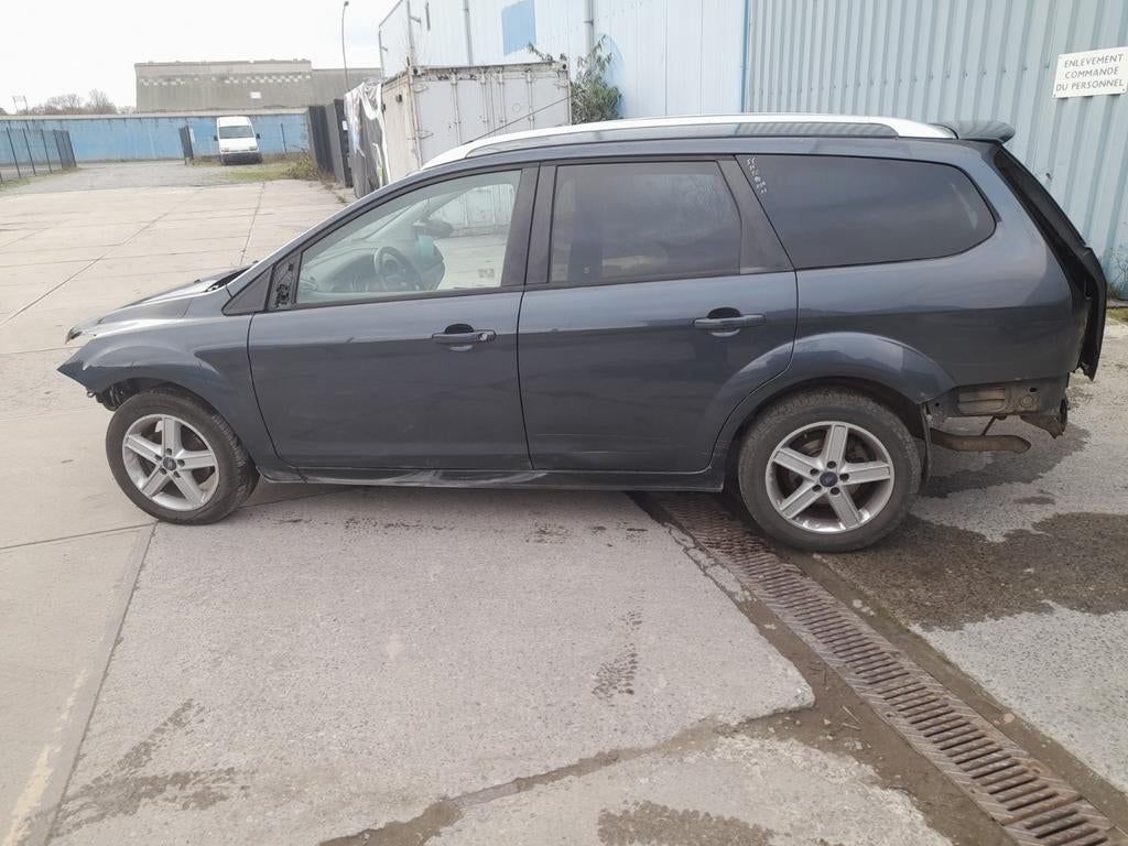 Pièces de 3 FORD FOCUS 2 1600 Tdci  BREAKS et BERLINE, Enlèvement, Utilisé, Arrière, Ford