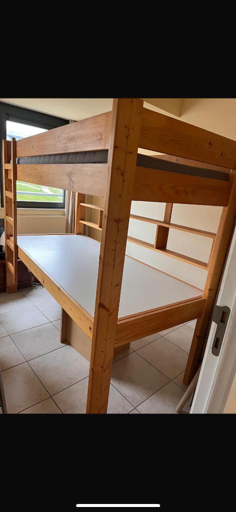 Lit avec bureau et matelas, Enlèvement, Comme neuf, Une personne