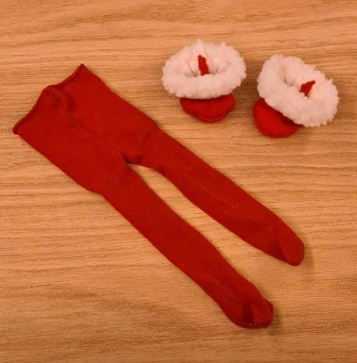 Poppenkleertjes: kerstsloefjes + rood kousenbroekje, Ophalen of Verzenden, Gebruikt, Babypop