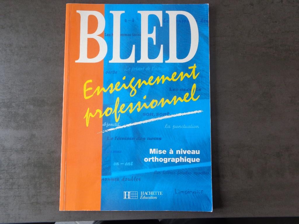 5 livres divers pour le cours de français, Livres, Livres d'étude & Cours, Enlèvement