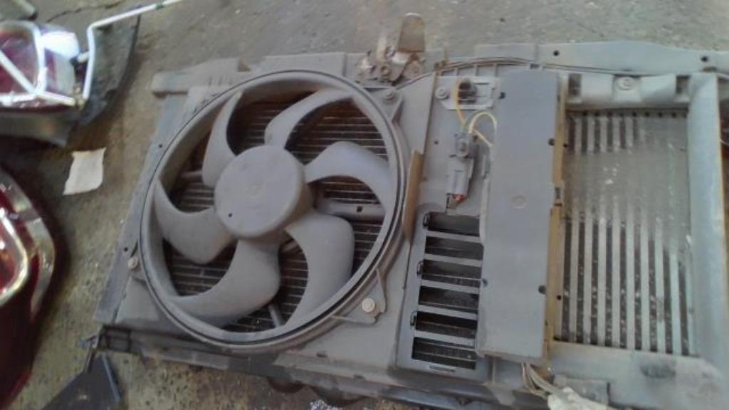 Radiateur Peugeot 307 2.0HDi 79kw 2001-2005 LP/14481, Autos : Pièces & Accessoires, Moteurs & Accessoires, Peugeot, Utilisé, Enlèvement