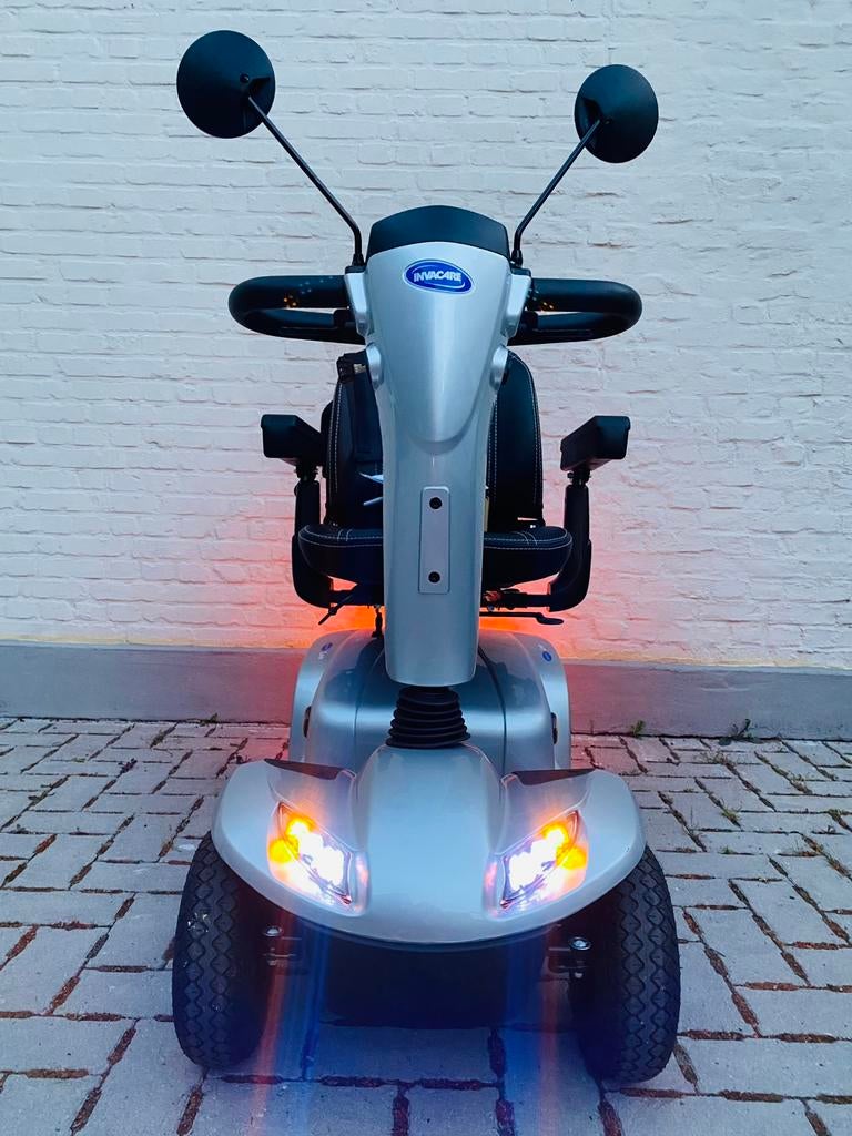 Bijna Nieuw Invacare leo Scootmobiel Invalide scooter, Ophalen of Verzenden, Inklapbaar, Zo goed als nieuw, Elektrische rolstoel