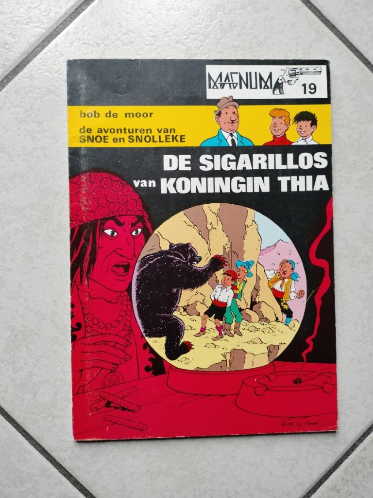 Strip Bob De Moor - de sigarillos van koningin Thia, Une BD, Bob De Moor, Comme neuf, Envoi