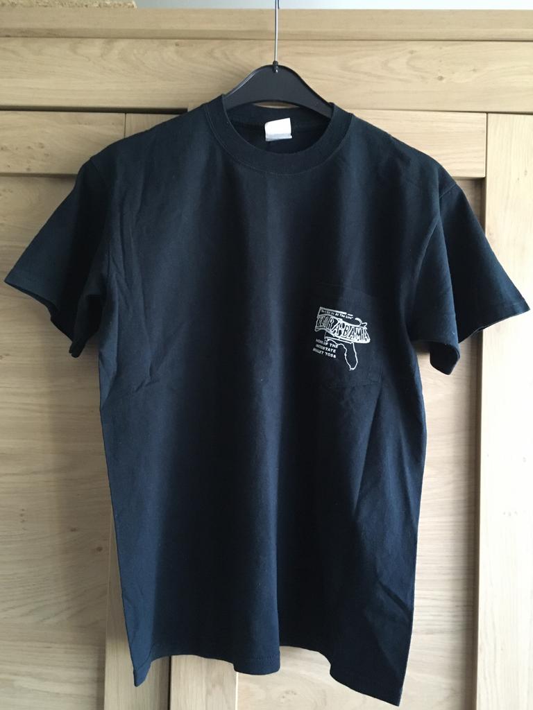 Zwarte t-shirt met print op rug en borstzakje - maat M, Ophalen, Zo goed als nieuw, Maat 48/50 (M), Zwart