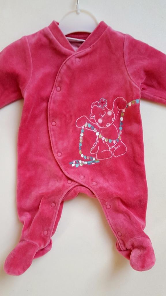 NOUKIE'S - Pyjama rose guirlande - T.0 mois/50 cm, Enlèvement ou Envoi, Vêtements de nuit ou Sous-vêtements, Utilisé, Noukies