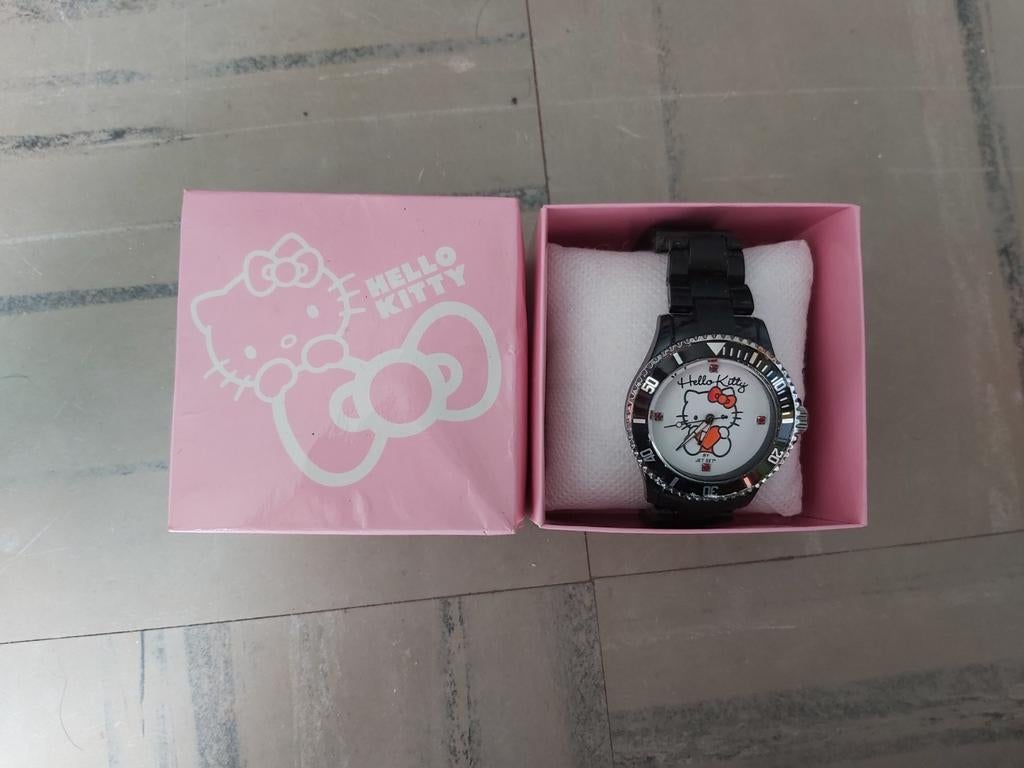 Kettings + armband + sleutelhangers + uurwerk, Ophalen, Zo goed als nieuw
