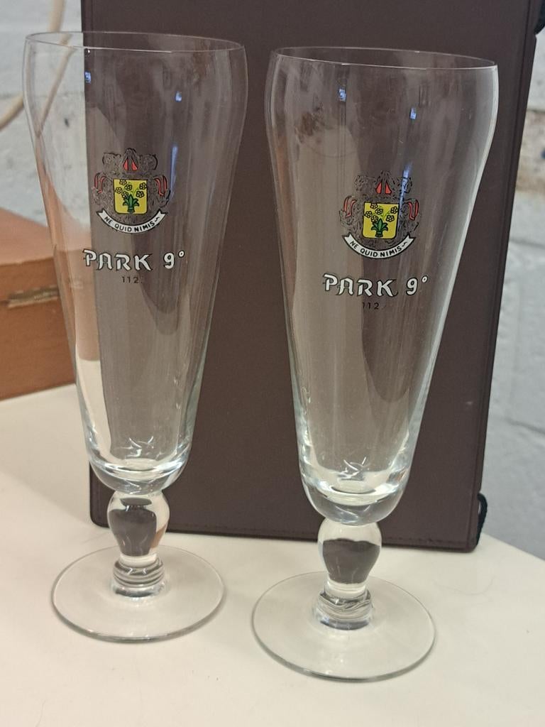 bier glas PARK 9 " Ne Quid Nimis " Brij Breda leuven, Ophalen of Verzenden, Zo goed als nieuw, Glas of Glazen