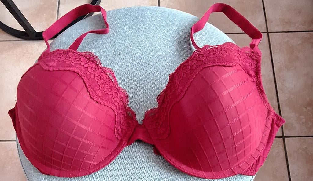 Soutien gorge rouge jamais porté 100D, Ophalen of Verzenden, BH