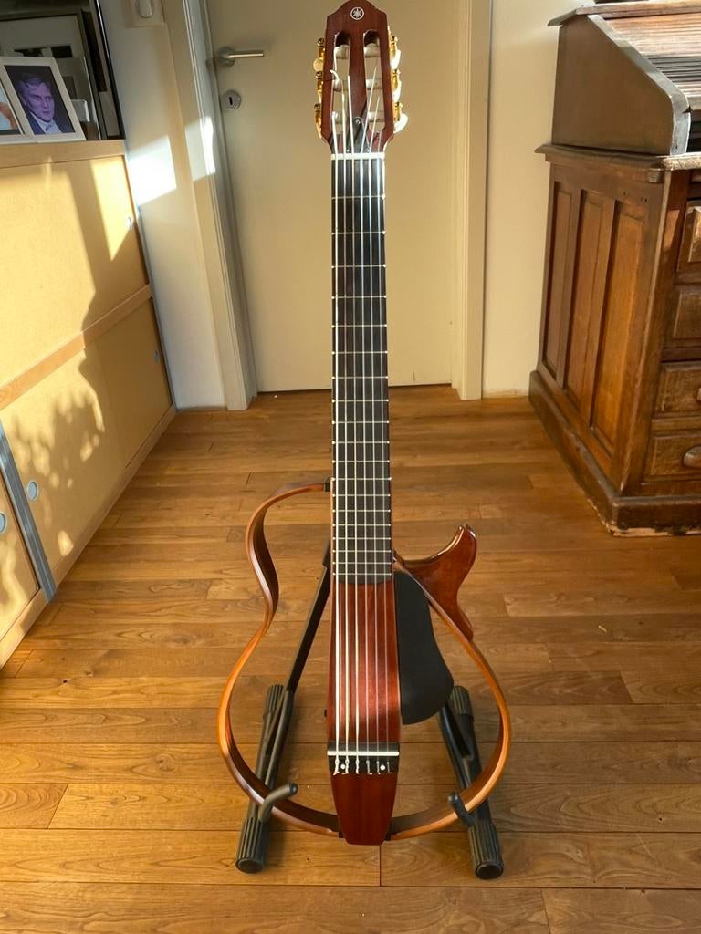 Yamaha Silent SLG 200NW gitaar, Muziek en Instrumenten, Snaarinstrumenten | Gitaren | Bas, Zo goed als nieuw, Semi-akoestisch