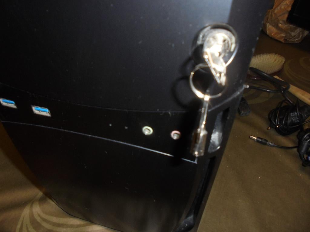 desktop pc mét veiligheidslot en 2 sleutels, Computers en Software, Desktop Pc's, Ophalen, Zo goed als nieuw, SSD, Intel Core i5