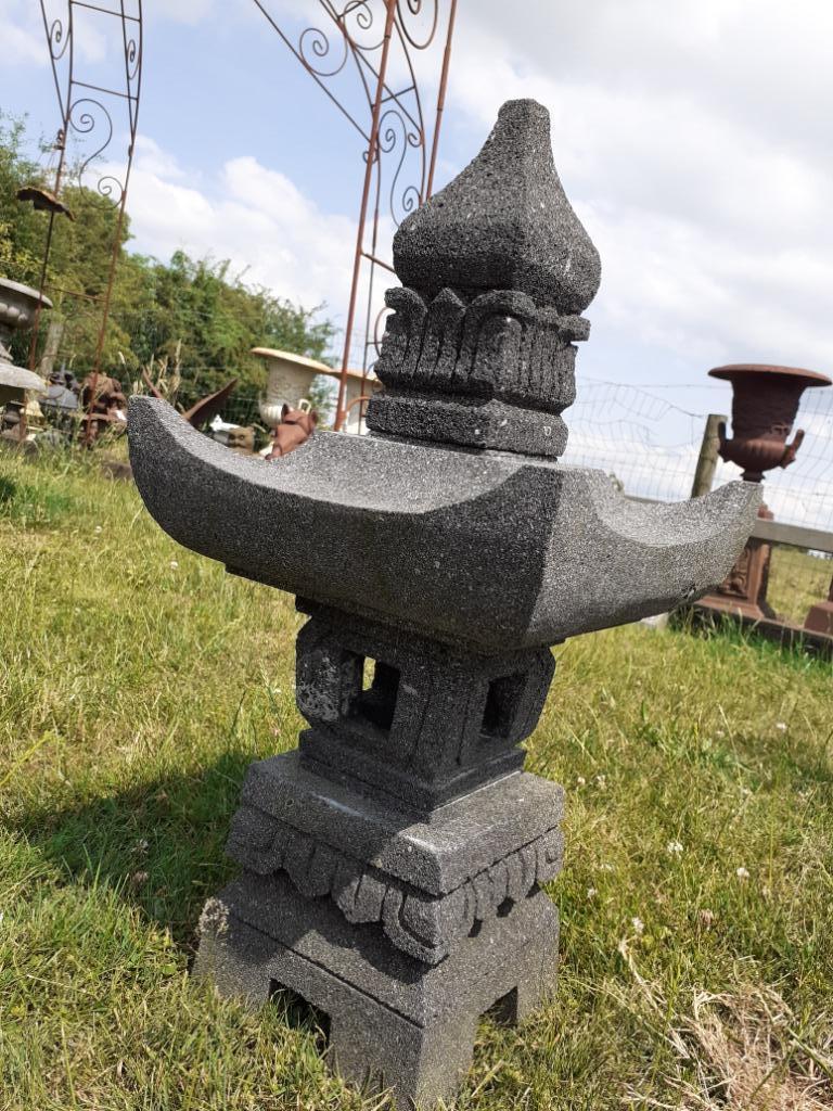 Superbe pagode , lanterne en pierre de lave, Enlèvement, Neuf, Pierre, Autres types