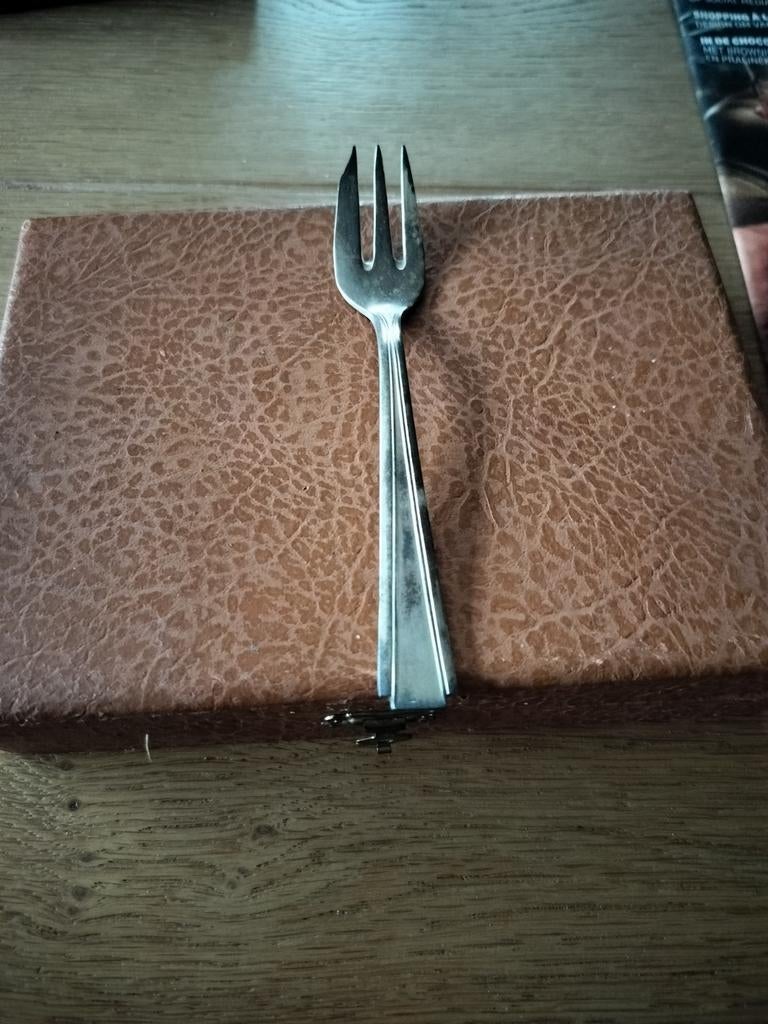 Boîte de 12 anciennes fourchettes à gâteau en métal argenté, Enlèvement ou Envoi