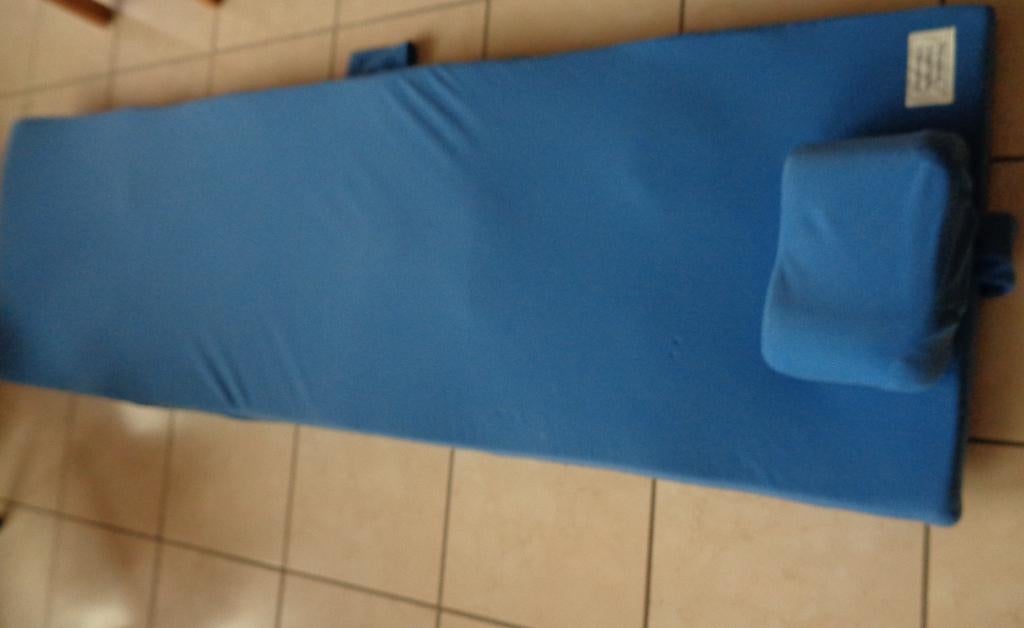 Genre matelas mousse pour divers, Maison & Meubles, Chambre à coucher | Matelas & Sommiers, Utilisé, Matelas, Une personne, Enlèvement ou Envoi