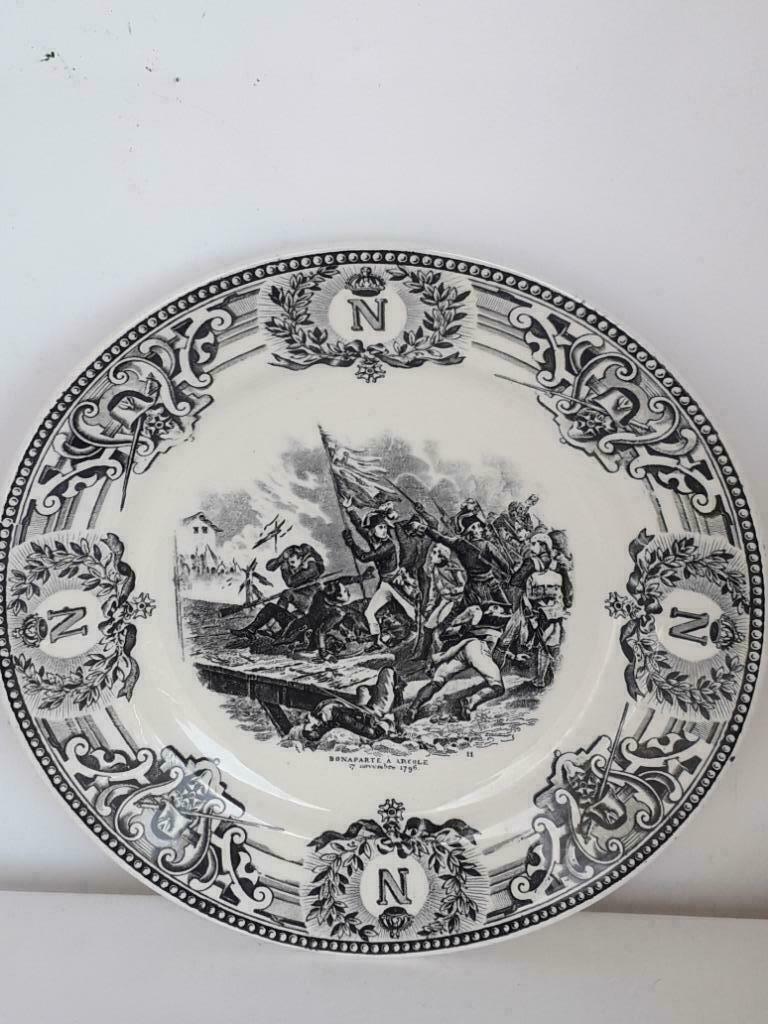 Boch Frères -Sierbord 235mm - Napoleon n11, Antiek en Kunst, Ophalen of Verzenden