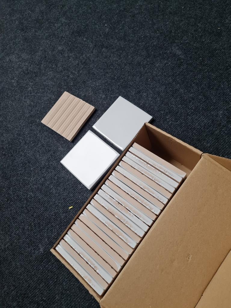 Witte tegels 10x10, licht glooiend, Doe-het-zelf en Bouw, Ophalen, Nieuw, Minder dan 20 cm, Minder dan 20 cm
