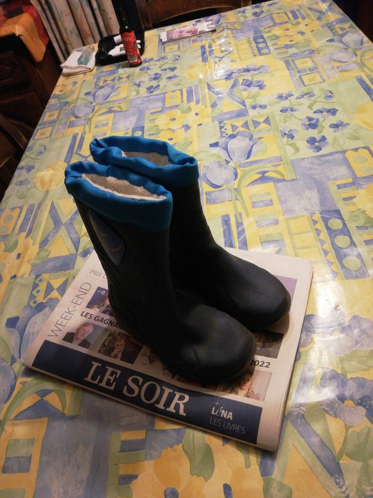 Bottes fourrées amovibles. Bleues. Pointure 28., Enlèvement ou Envoi, Comme neuf, Bottes