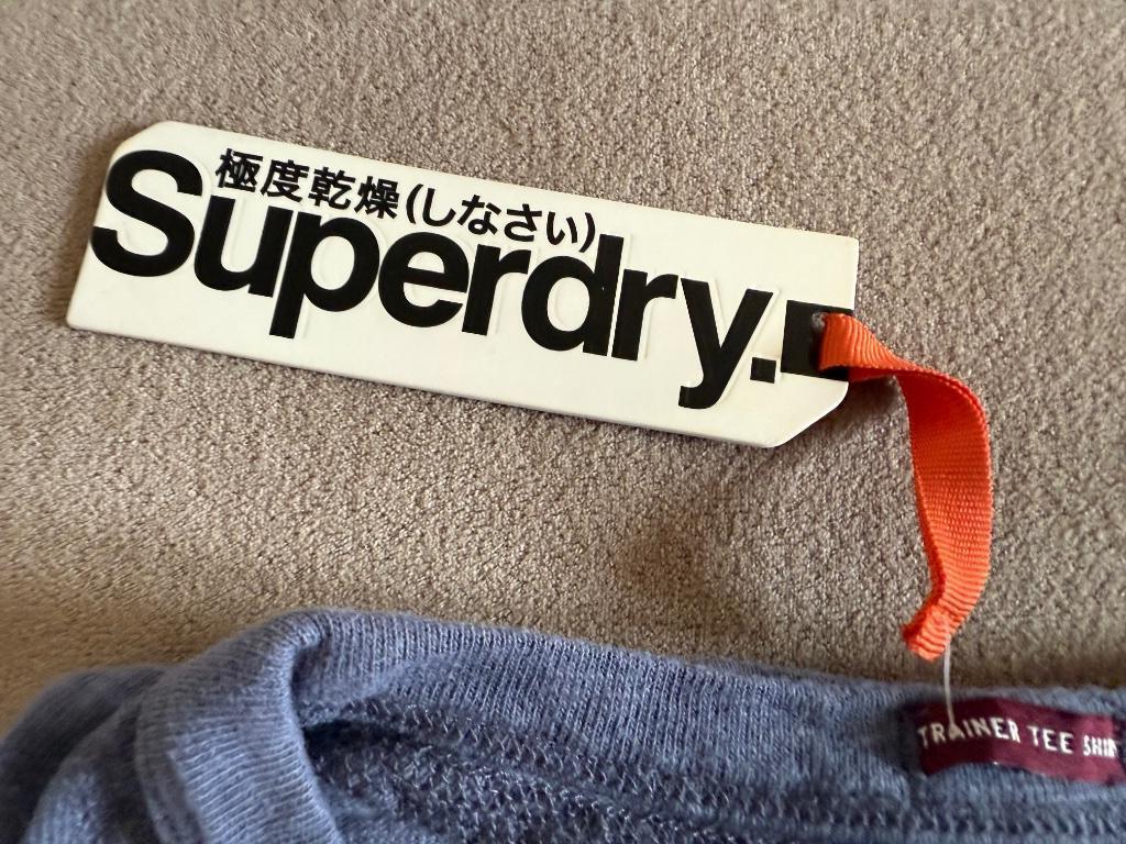 Nouveau t-shirt SuperDry imprimé et étiquette magasin, Neuf, Enlèvement ou Envoi, SuperDry, Taille 52/54 (L)