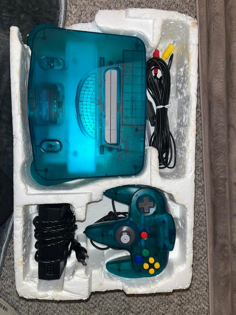 Édition limitée Nintendo 64 bleu clair, Consoles de jeu & Jeux vidéo, Consoles de jeu | Nintendo 64, Enlèvement ou Envoi, Comme neuf