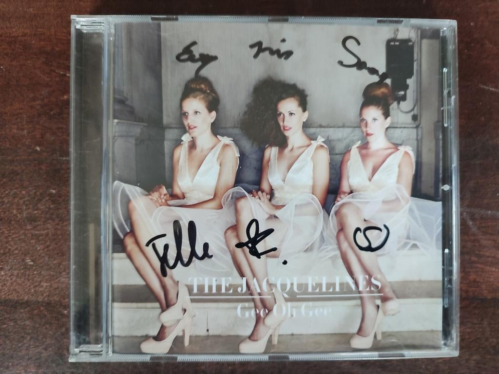 CD : THE JACQUELINES - GEE OH GEE  gesigneerd!, Cd's en Dvd's, Ophalen of Verzenden, Zo goed als nieuw