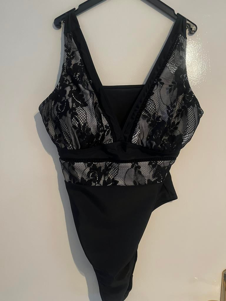 Maillot de bain neuf. Taille +/- 44, Enlèvement, Maillot de bain