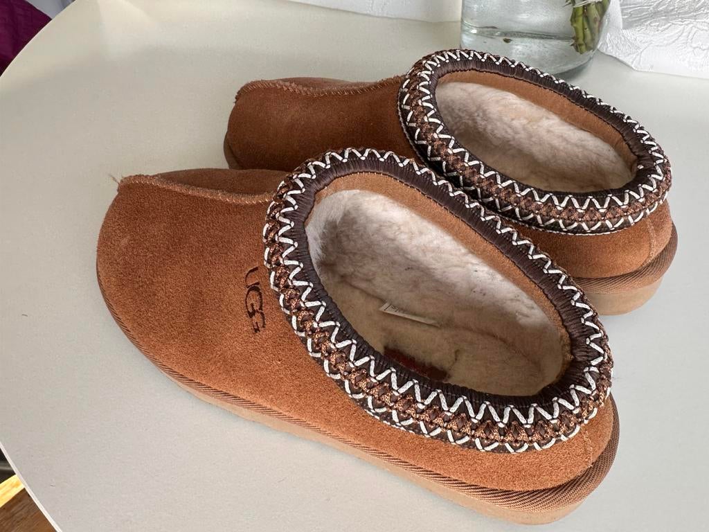 UGG TAZZ CHESTNUT MAAT 38, Ophalen, Zo goed als nieuw