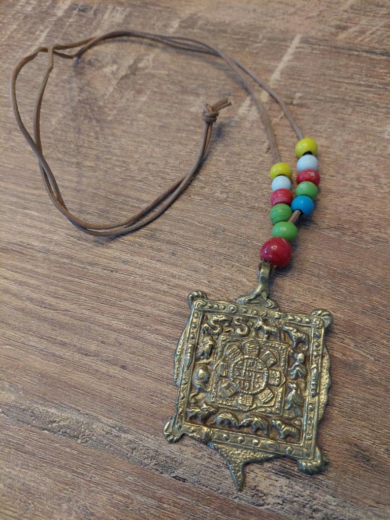 Amulet dier koord parels ketting koper, Ophalen of Verzenden, Zo goed als nieuw, Goud, Overige materialen