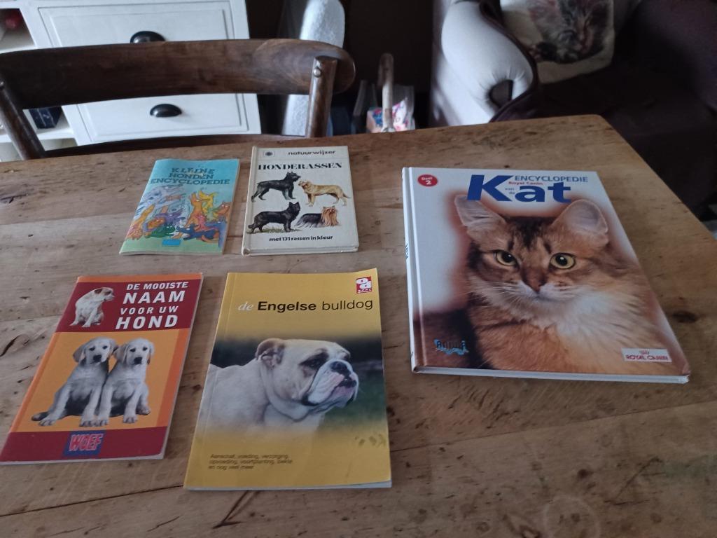 Boekjes over onze huisdieren vanaf 2 euro, Ophalen of Verzenden, Honden