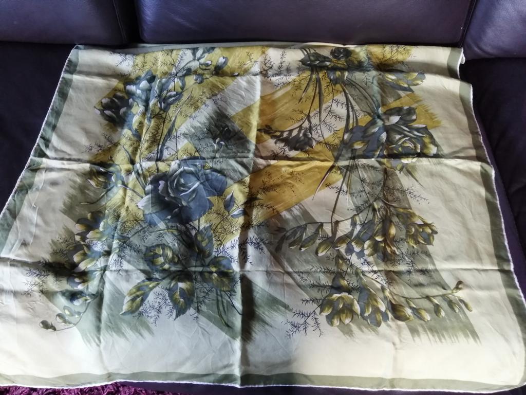Claude Boissy vintage sjaal/foulard, Kleding | Dames, Ophalen of Verzenden, Zo goed als nieuw, Sjaal