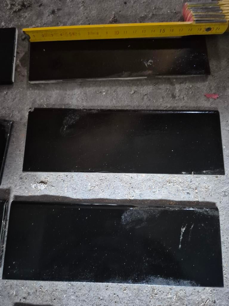 zwarte plintjes  7,5 cm hoog . gevonden bij leegmaken zolder, Ophalen, Zo goed als nieuw