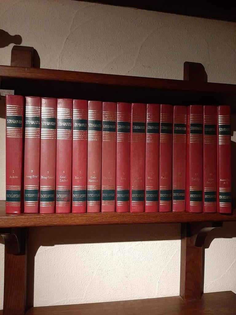 STANDAARD encyclopedie, Boeken, Ophalen, Zo goed als nieuw