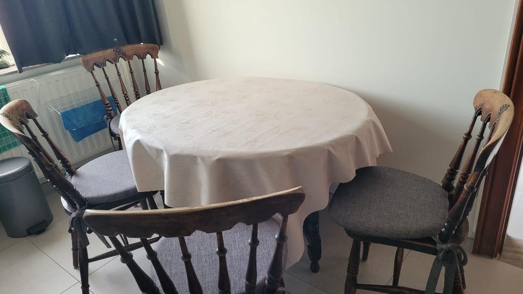 Ronde tafel met 4 stoelen, Ophalen