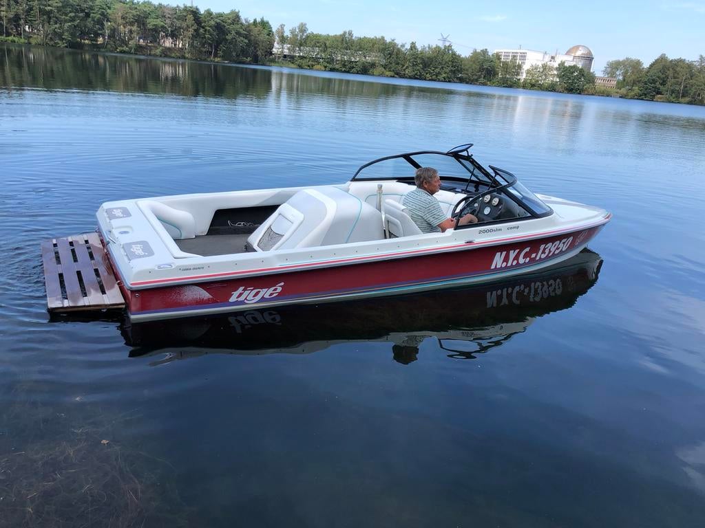 Waterski slalomboot tige met riba trailer, Ophalen