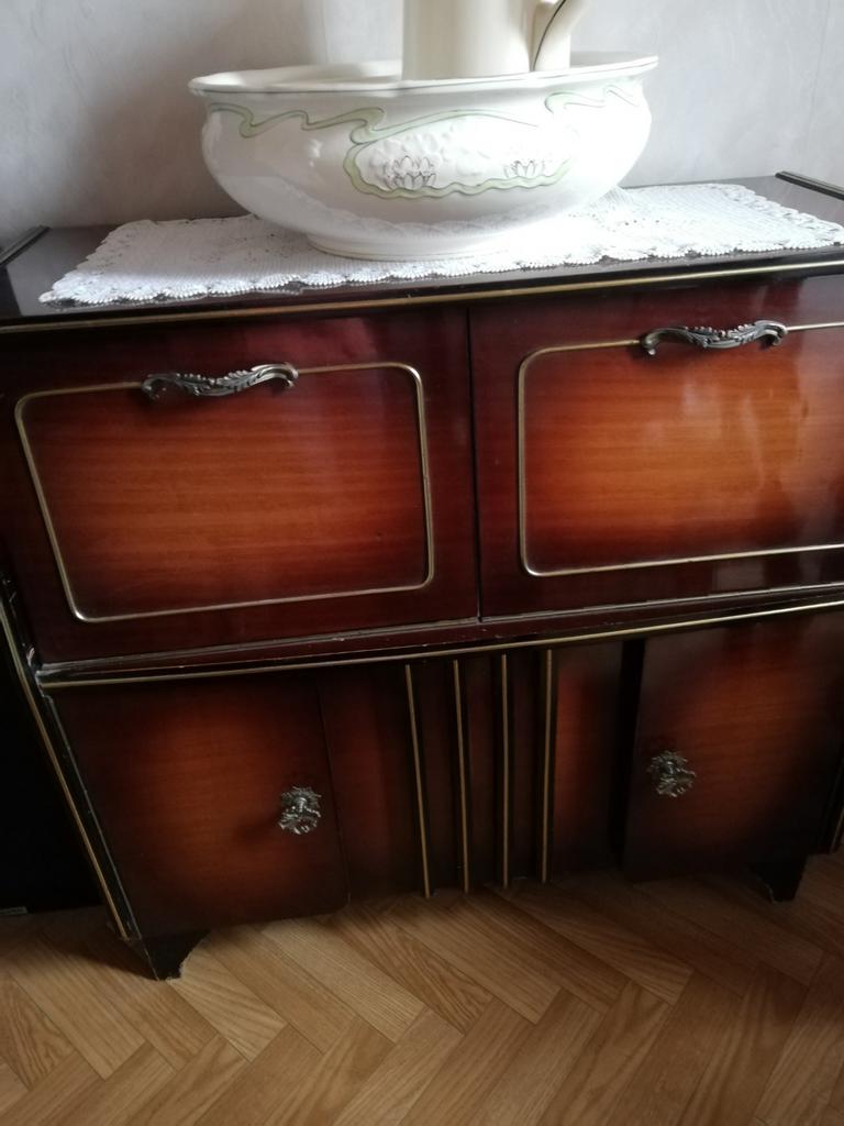 Meuble vintage 1950 radio et tourne disque, Ophalen