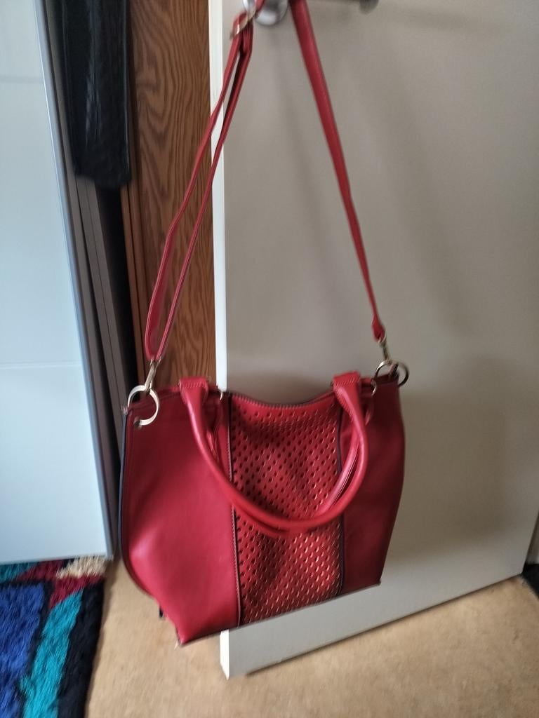 Splinternieuwe rode grote handtas, nieuw 45€, Ophalen of Verzenden