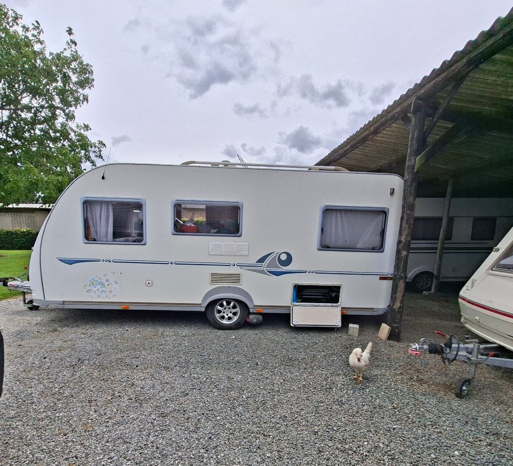 Adria Adiva caravan, Caravans en Kamperen, Caravans, Particulier, tot en met 4, 1000 - 1250 kg, Rondzit, Adria, Frans bed, 5 tot 6 meter