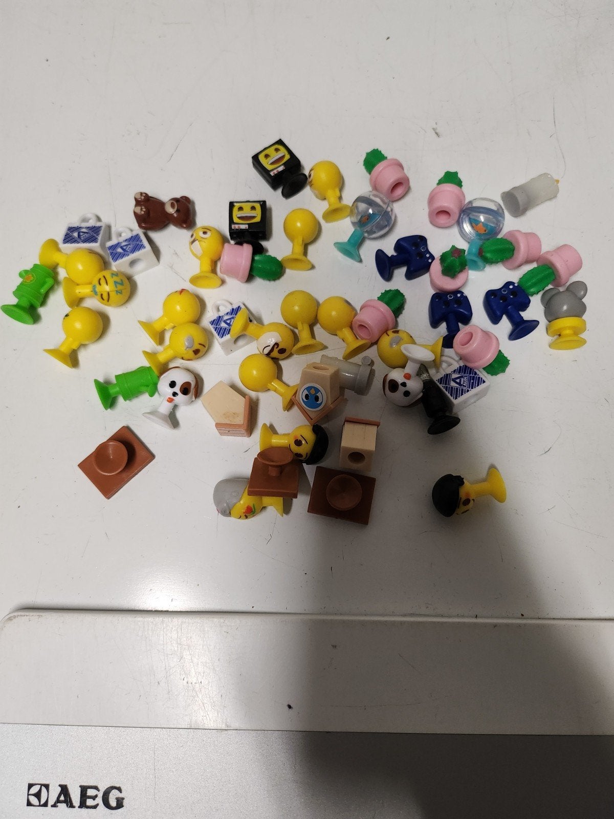 lot de 50 emoji 2025, Enlèvement ou Envoi